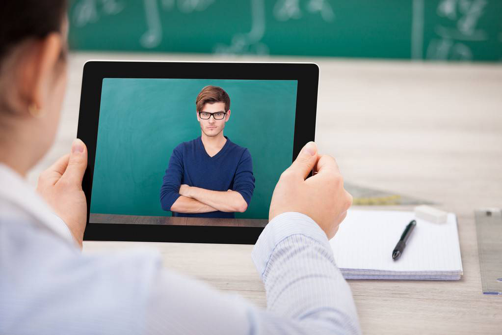 定製(zhi)教育平闆電(dian)腦